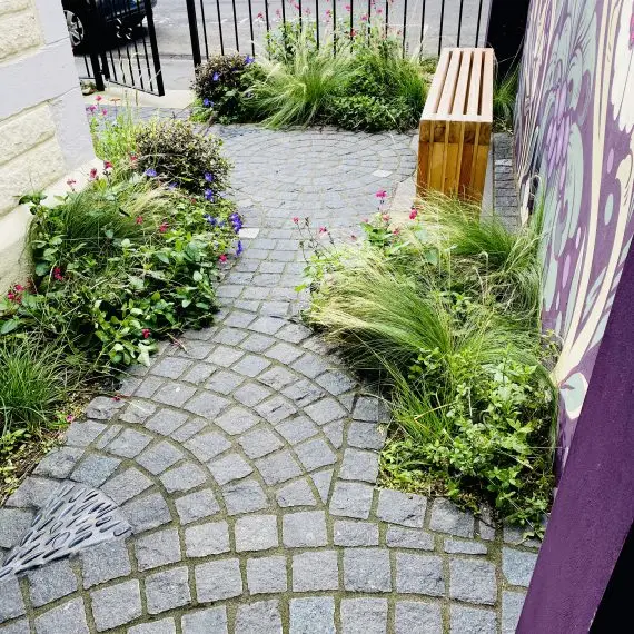 City garden designed by Carolyn Grohmann