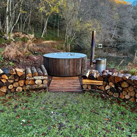 Dutchtub wood-burning hot tub with log walls