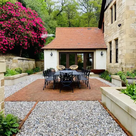 Courtyard with Oxleys dining set